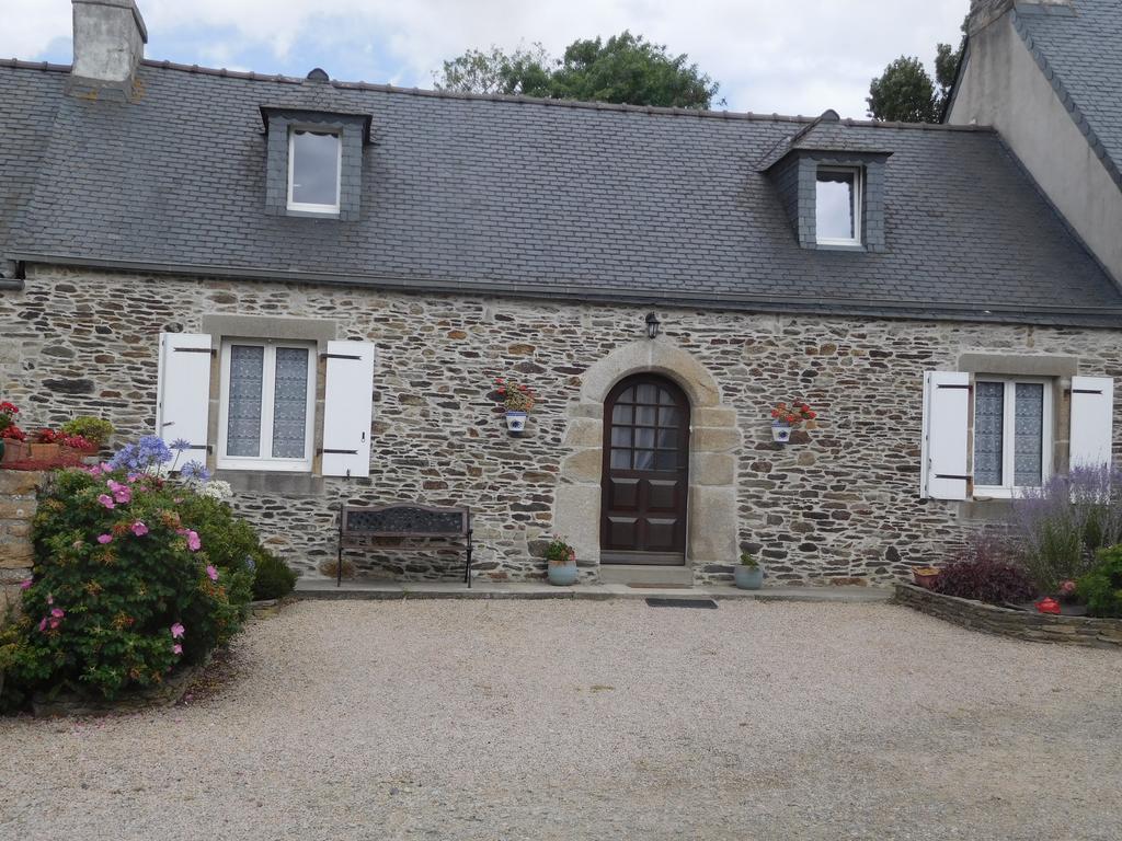 Les Gites De Kerroyal Garlan Exterior foto