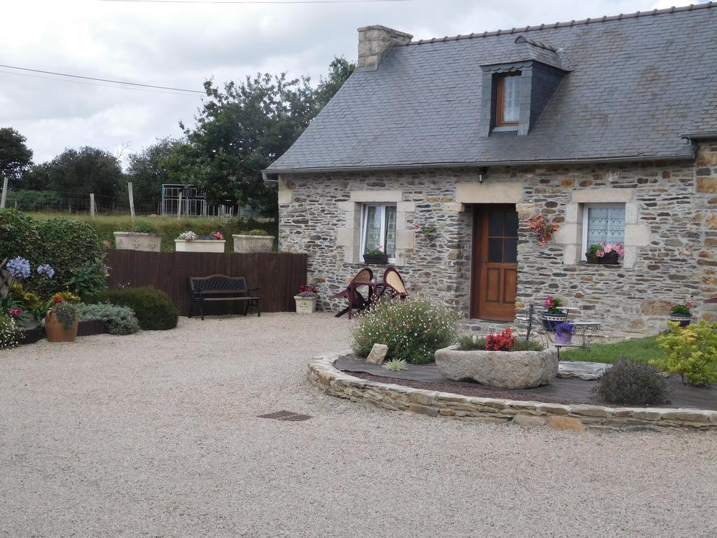 Les Gites De Kerroyal Garlan Exterior foto